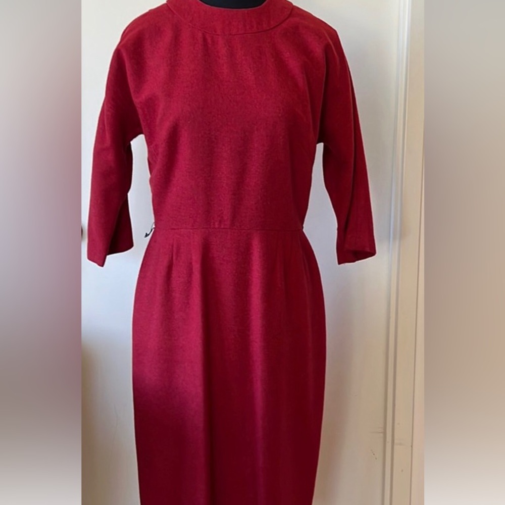 Vintage 1960’s. D’Allaird’s. Stunning Red Wool Raglan sleeve wiggle dress. US6.